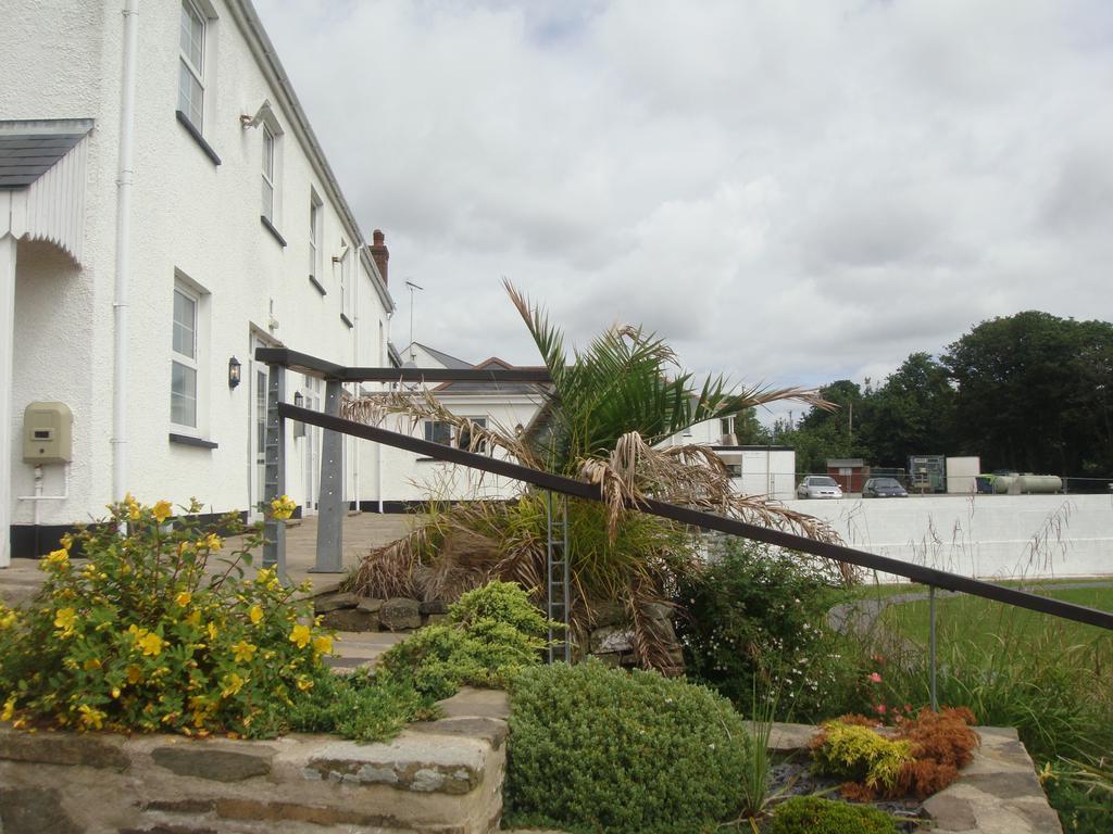 Beggars Reach Hotel Pembroke Dock Exteriör bild