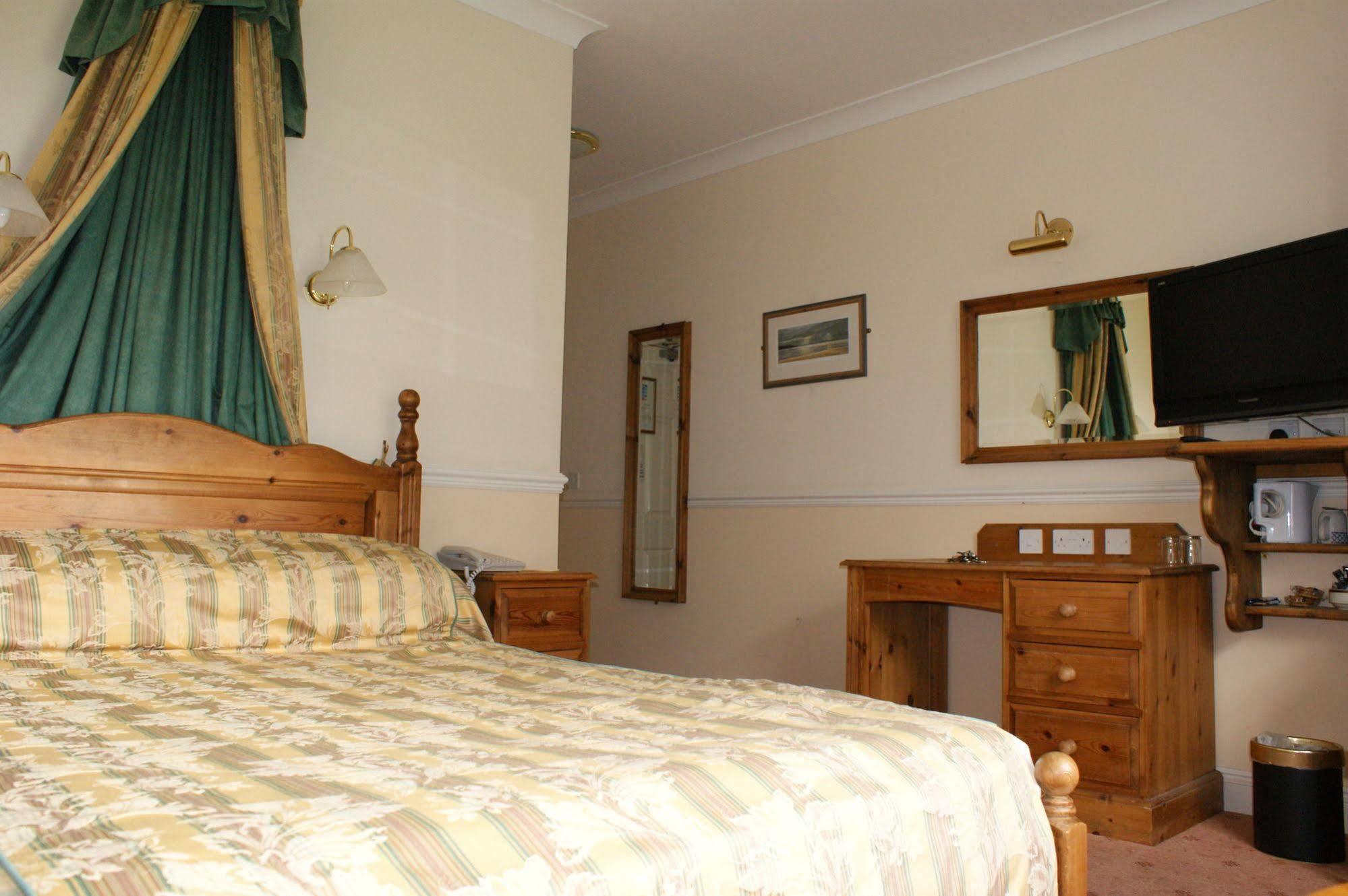 Beggars Reach Hotel Pembroke Dock Exteriör bild