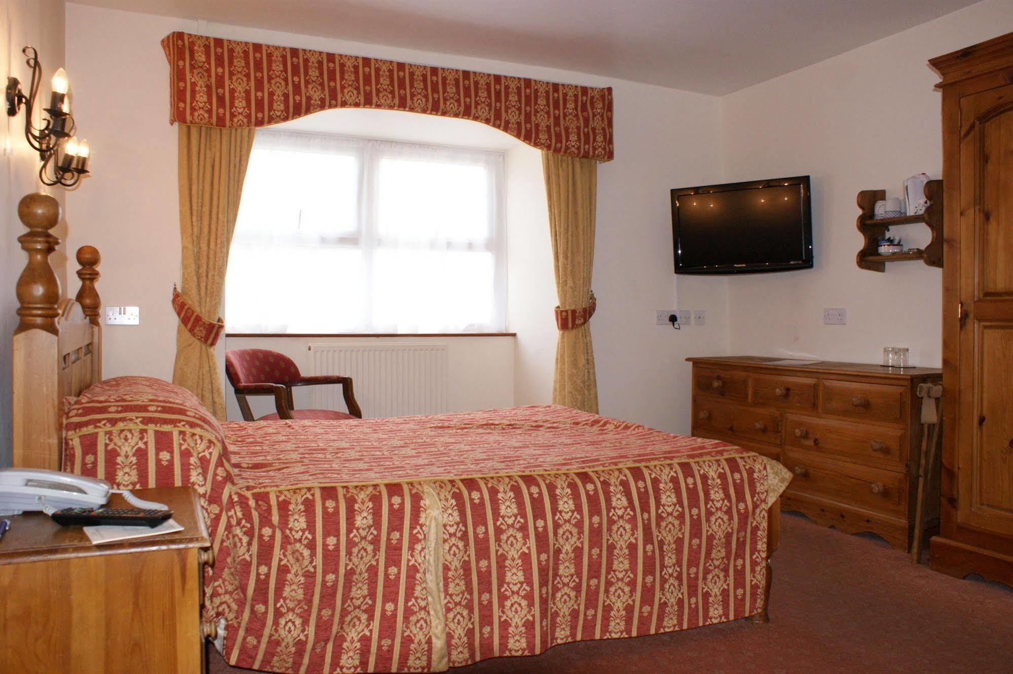 Beggars Reach Hotel Pembroke Dock Exteriör bild